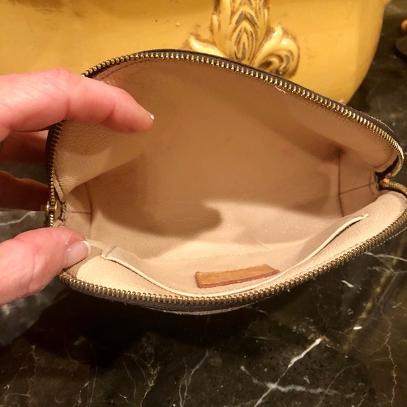Louis Vuitton cosmetic bag - Picture 7 of 8